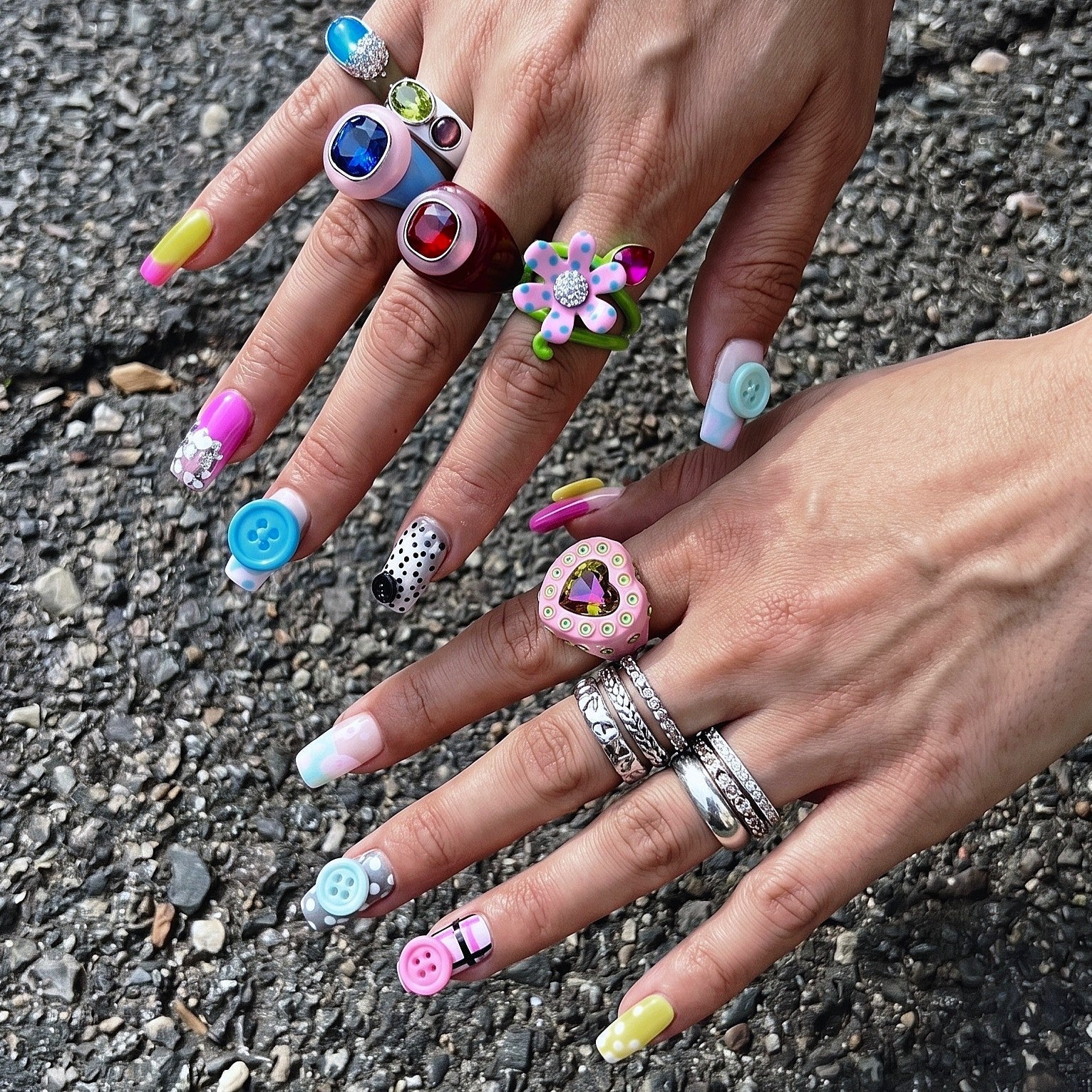 BUTTON NAILS